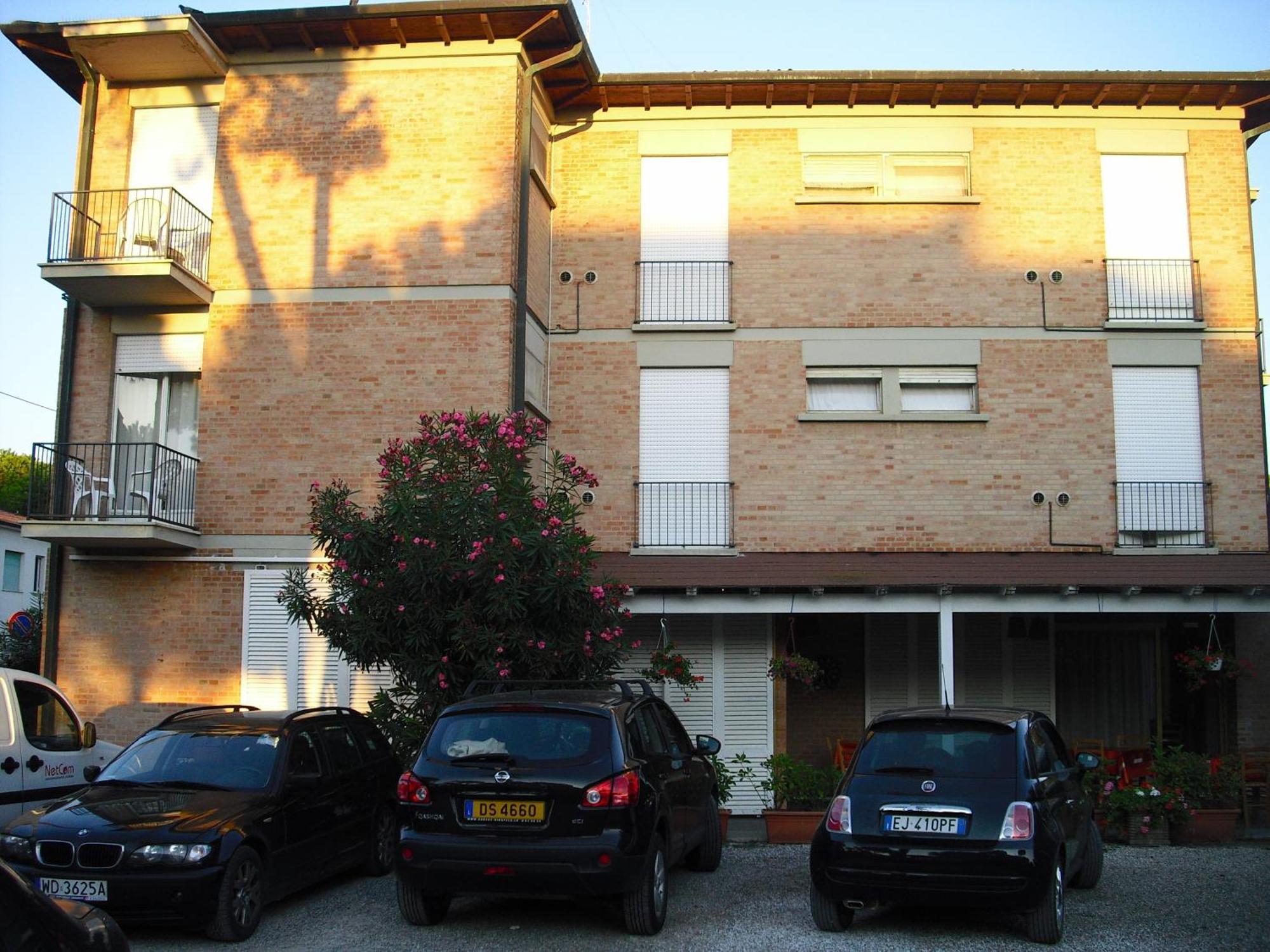 Hotel Garden Tirrenia Kültér fotó