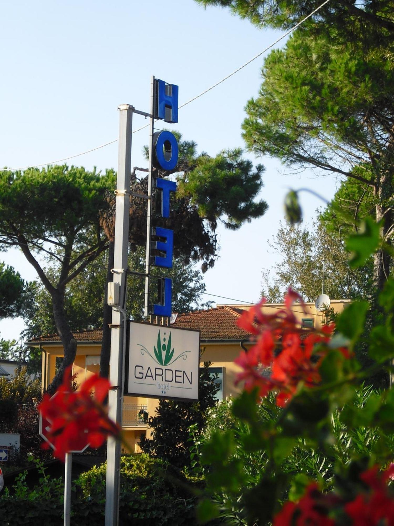 Hotel Garden Tirrenia Kültér fotó