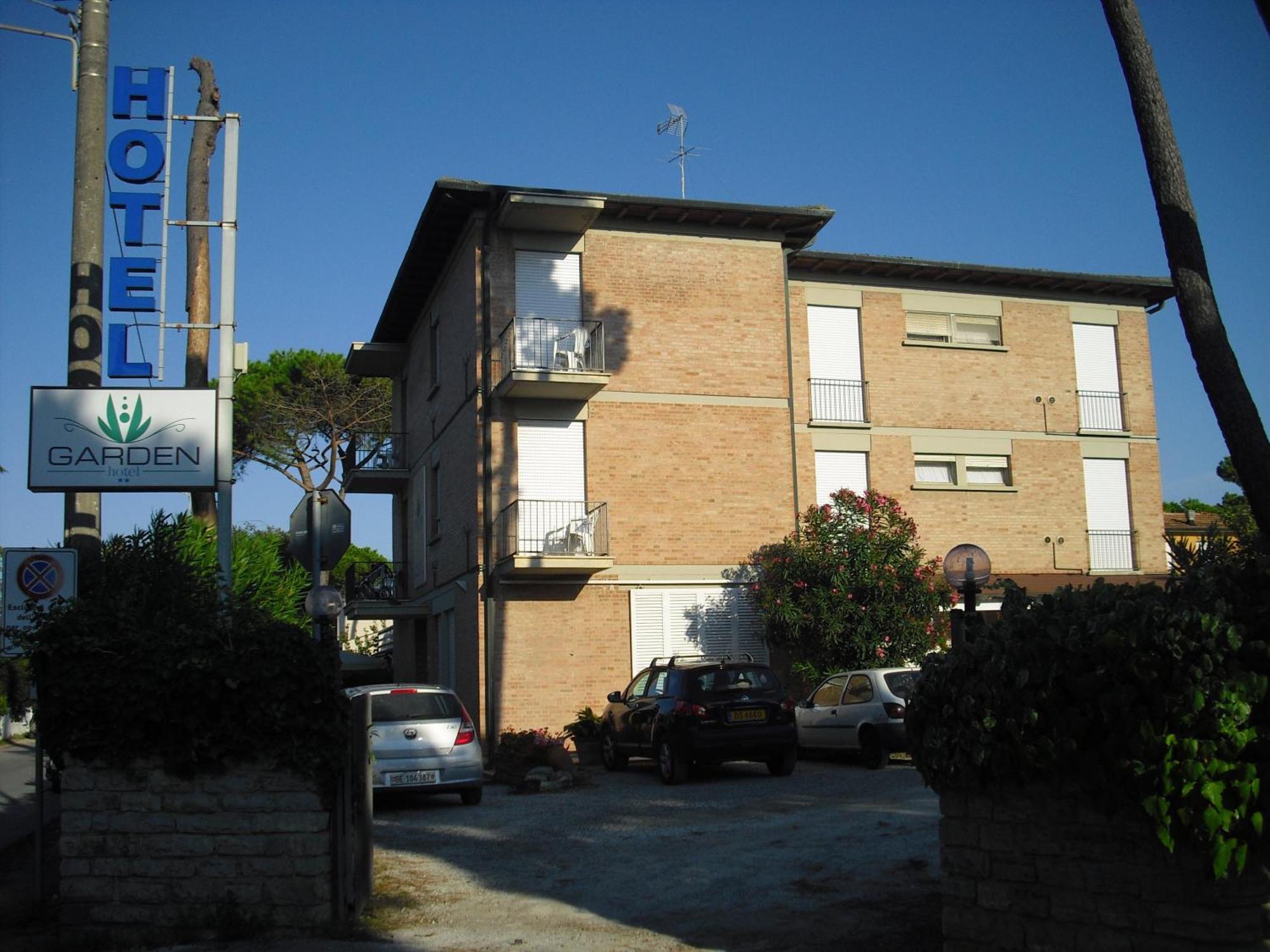 Hotel Garden Tirrenia Kültér fotó