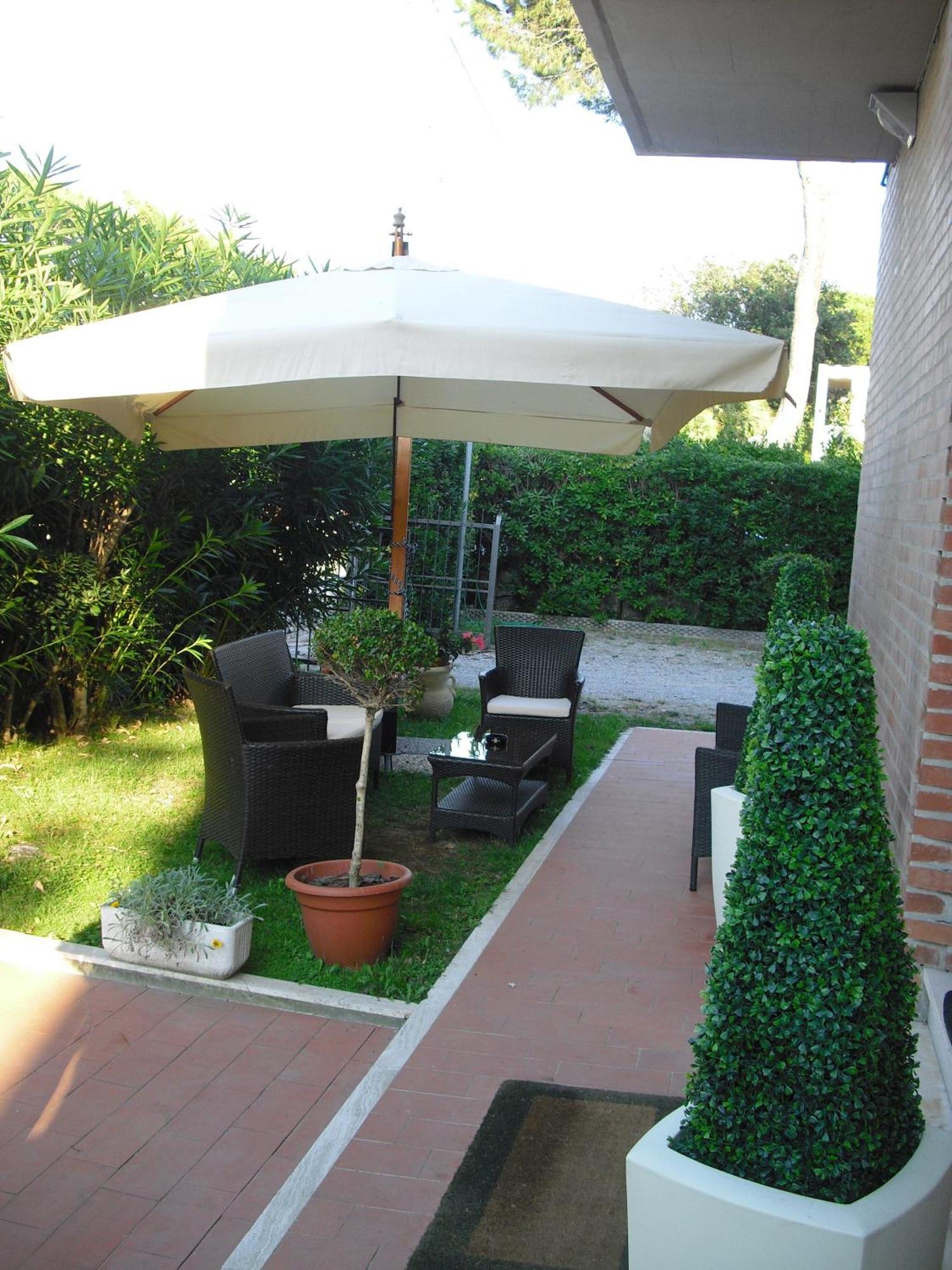 Hotel Garden Tirrenia Kültér fotó