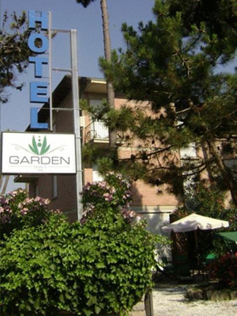 Hotel Garden Tirrenia Kültér fotó